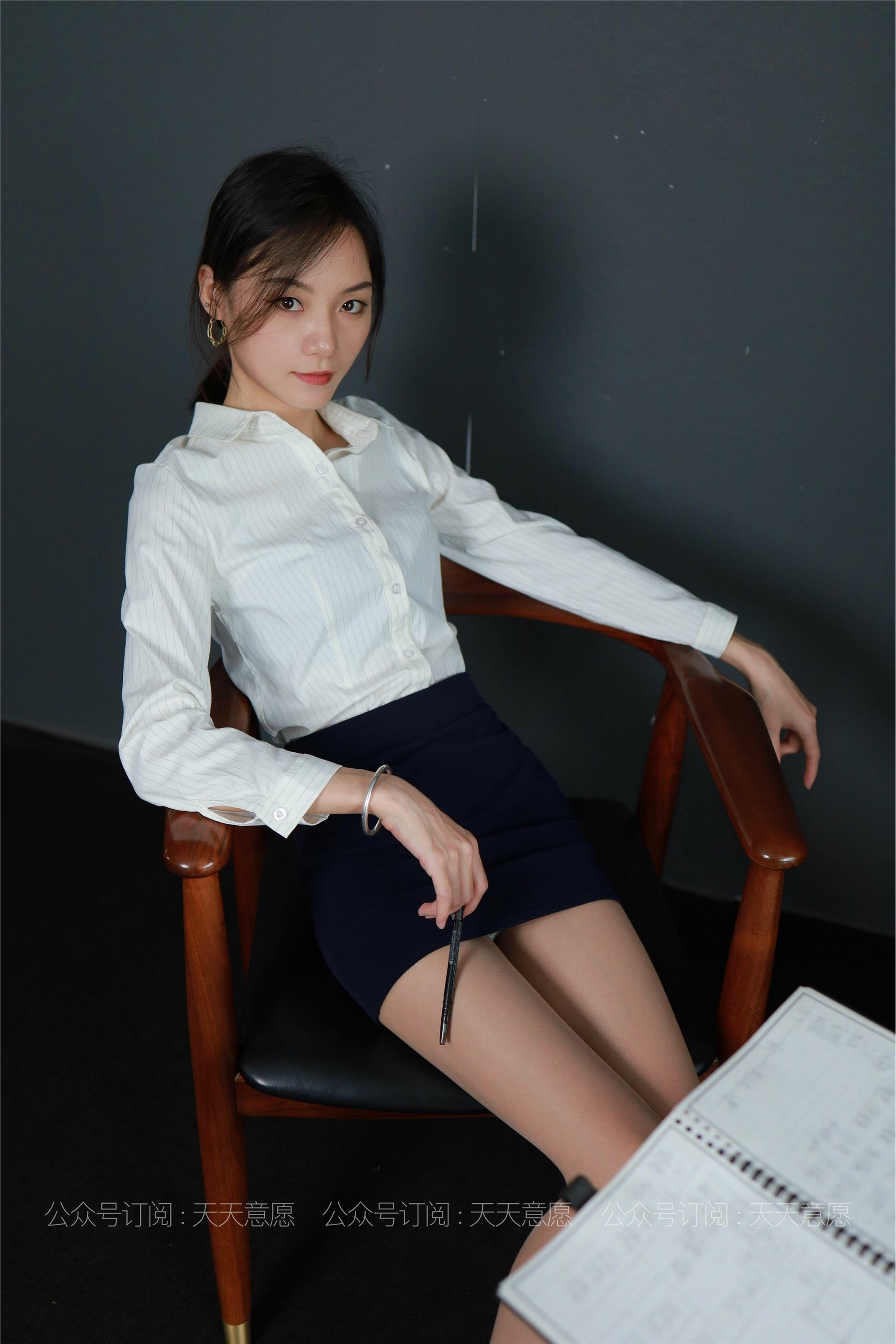 Model: Siu (Hot Secretary)